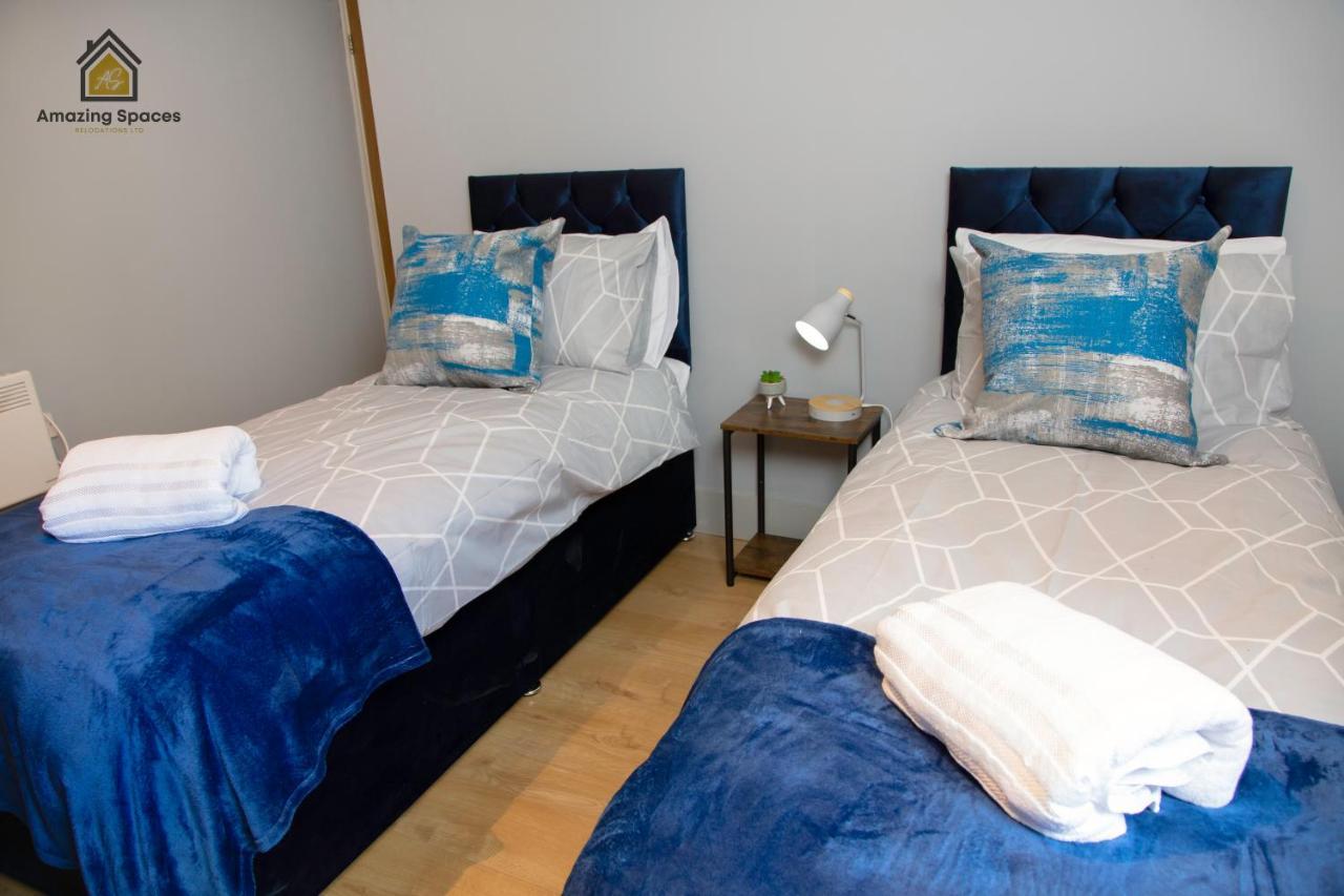 City Centre Comfort: 2-Bed Flat with WiFi Warrington Exterior photo