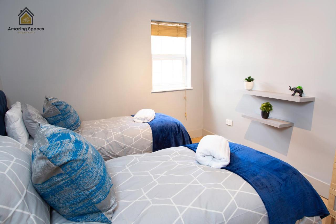 City Centre Comfort: 2-Bed Flat with WiFi Warrington Exterior photo