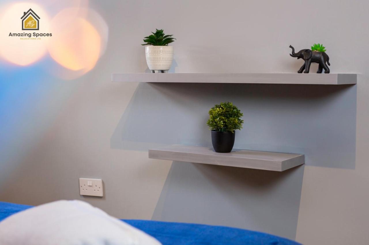 City Centre Comfort: 2-Bed Flat with WiFi Warrington Exterior photo